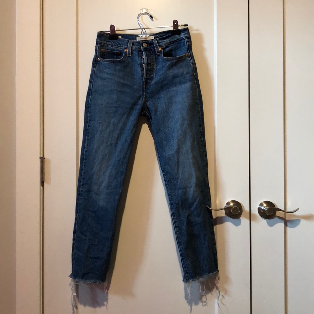 Medium Wash Levi’s Wedgie Straight Fit Jeans